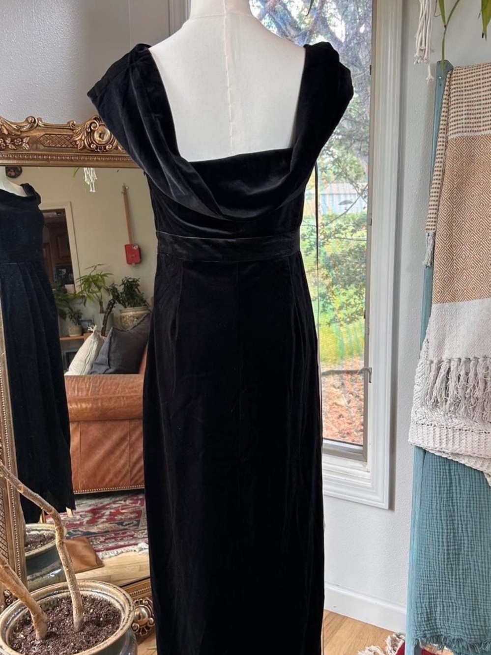 Lulu's Black Strapless Velvet Evening Gown - Picture 9 of 11